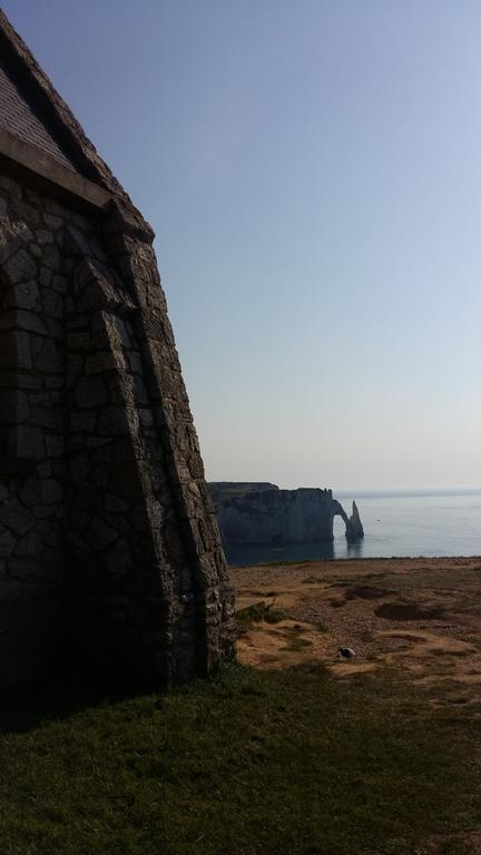 Les Galets Bleus Bed & Breakfast Etretat Exterior photo